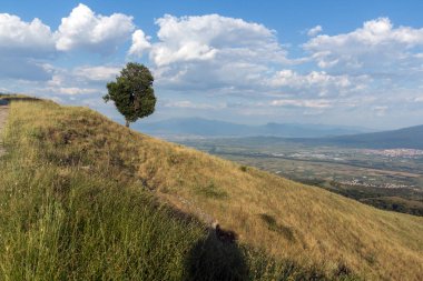 Şaşırtıcı günbatımı manzara Ograzhden dağ, bölge Yukarı Cuma, Bulgaristan