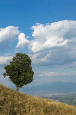 Şaşırtıcı günbatımı manzara Ograzhden dağ, bölge Yukarı Cuma, Bulgaristan