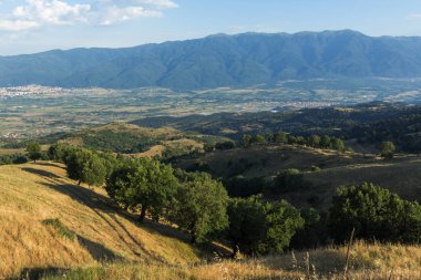 Belasitsa dağın Ograzhden dağ, bölge Yukarı Cuma, Bulgaristan şaşırtıcı günbatımı manzara