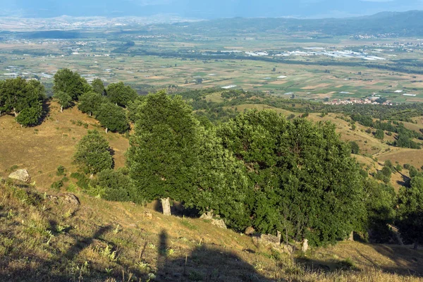 Şaşırtıcı günbatımı manzara Ograzhden dağ, bölge Yukarı Cuma, Bulgaristan