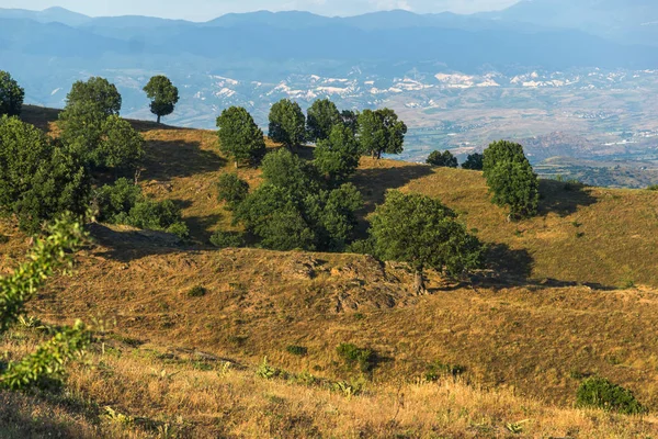 Şaşırtıcı günbatımı manzara Ograzhden dağ, bölge Yukarı Cuma, Bulgaristan