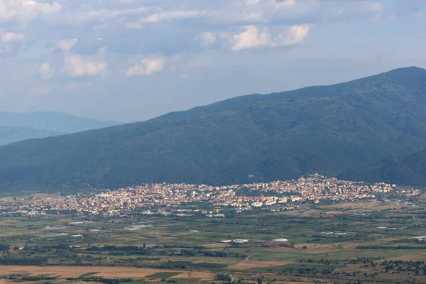 Kasaba Petrich Ograzhden dağ, bölge Yukarı Cuma, Bulgaristan muhteşem günbatımı Panoraması