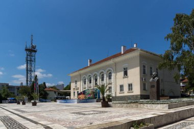 Tsarevo, Bulgaristan - 27 Haziran 2013: Merkezi kare kasaba Tsarevo, Burgaz bölge, Bulgaristan