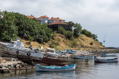 Ahtopol, Bulgaristan - 30 Haziran 2013: Ahtopol şehir, Burgaz bölge, Bulgaristan Liman Panoraması