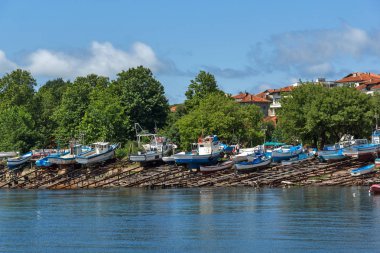 Ahtopol, Bulgaristan - 30 Haziran 2013: Ahtopol şehir, Burgaz bölge, Bulgaristan Liman Panoraması