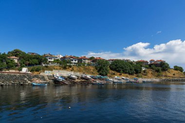 Ahtopol, Bulgaristan - 30 Haziran 2013: Ahtopol şehir, Burgaz bölge, Bulgaristan Liman Panoraması