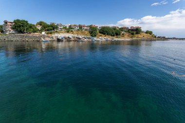 Ahtopol, Bulgaristan - 30 Haziran 2013: Ahtopol şehir, Burgaz bölge, Bulgaristan Liman Panoraması