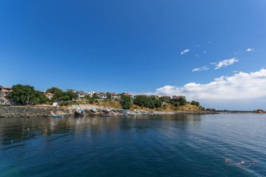 Ahtopol, Bulgaristan - 30 Haziran 2013: Ahtopol şehir, Burgaz bölge, Bulgaristan Liman Panoraması