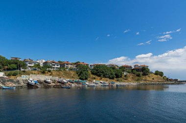 Ahtopol, Bulgaristan - 30 Haziran 2013: Ahtopol şehir, Burgaz bölge, Bulgaristan Liman Panoraması
