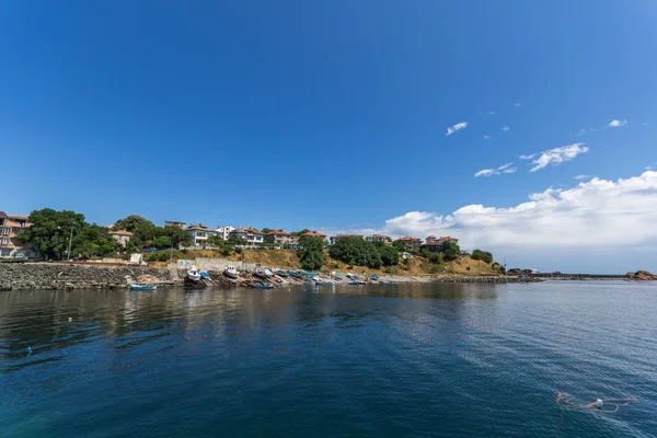 Ahtopol, Bulgaristan - 30 Haziran 2013: Ahtopol şehir, Burgaz bölge, Bulgaristan Liman Panoraması