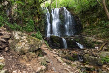 Peyzaj Koleshino şelaleler cascade Belasica dağ, Novo Selo, Makedonya Cumhuriyeti