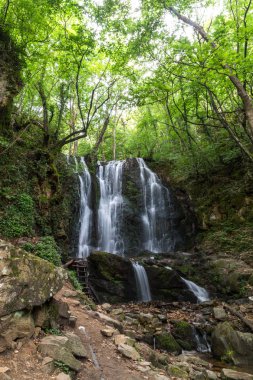 Peyzaj Koleshino şelaleler cascade Belasica dağ, Novo Selo, Makedonya Cumhuriyeti