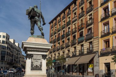 Madrid, İspanya - 23 Ocak 2018: Eloy Gonzalo anıt görünümünü şaşırtıcı Cascorro kahraman şehir Madrid, İspanya
