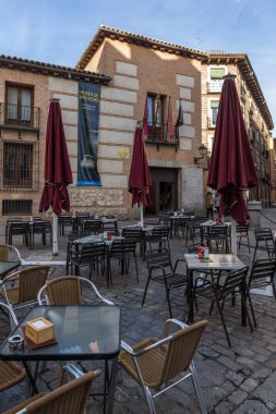 Madrid, İspanya - 23 Ocak 2018: Cephe tipik bina şehir Madrid, İspanya