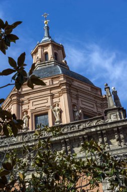 Madrid, İspanya - 23 Ocak 2018: St Andrew Kilisesi Madrid şehir, İspanya görünümünü şaşırtıcı