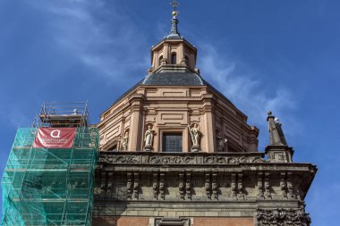 Madrid, İspanya - 23 Ocak 2018: St Andrew Kilisesi Madrid şehir, İspanya görünümünü şaşırtıcı