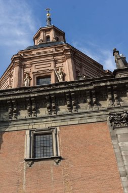 Madrid, İspanya - 23 Ocak 2018: St Andrew Kilisesi Madrid şehir, İspanya görünümünü şaşırtıcı