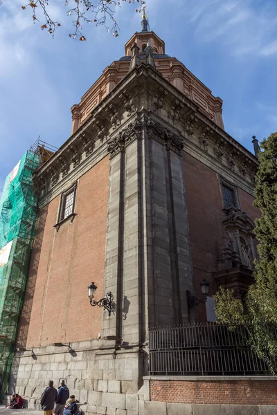 Madrid, İspanya - 23 Ocak 2018: St Andrew Kilisesi Madrid şehir, İspanya görünümünü şaşırtıcı