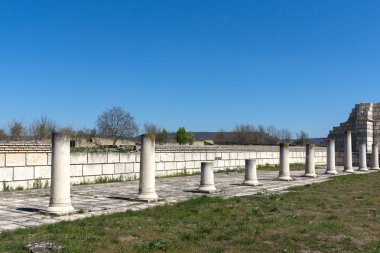 Büyük Bazilikası kalıntıları ilk Bulgar İmparatorluğu Pliska, Bulgaristan başkenti yakınındaki