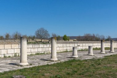 Büyük Bazilikası kalıntıları ilk Bulgar İmparatorluğu Pliska, Bulgaristan başkenti yakınındaki