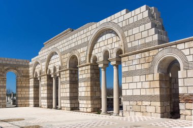 Büyük Bazilikası kalıntıları ilk Bulgar İmparatorluğu Pliska, Bulgaristan başkenti yakınındaki