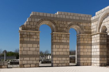 Büyük Bazilikası kalıntıları ilk Bulgar İmparatorluğu Pliska, Bulgaristan başkenti yakınındaki