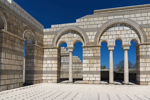 Büyük Bazilikası kalıntıları ilk Bulgar İmparatorluğu Pliska, Bulgaristan başkenti yakınındaki