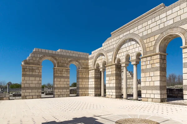 Büyük Bazilikası kalıntıları ilk Bulgar İmparatorluğu Pliska, Bulgaristan başkenti yakınındaki