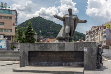 Ustrumca, Makedonya - 21 Haziran 2018: Anıt, Gotse Delçev kasaba Ustrumca,, Makedonya Cumhuriyeti Merkez Meydanı