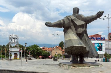 Ustrumca, Makedonya - 21 Haziran 2018: Anıt, Gotse Delçev kasaba Ustrumca,, Makedonya Cumhuriyeti Merkez Meydanı