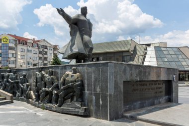 Ustrumca, Makedonya - 21 Haziran 2018: Anıt, Gotse Delçev kasaba Ustrumca,, Makedonya Cumhuriyeti Merkez Meydanı