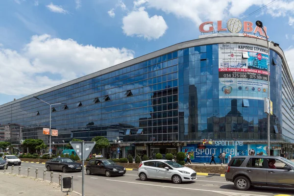 Ustrumca, Makedonya - 21 Haziran 2018: Street kasaba Ustrumca,, Makedonya Cumhuriyeti Merkezi