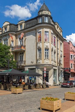 Sofia, Bulgaristan-20 Mayıs 2018: Boulevard Vitosha yılında Sofya şehrin insanlar yürürken