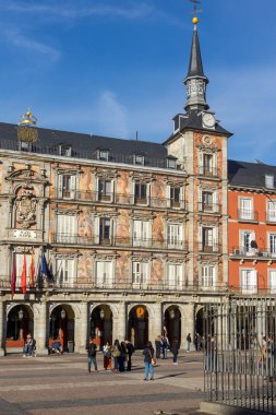Madrid, İspanya - 23 Ocak 2018: Binaların Plaza Mayor Madrid, İspanya, cephe