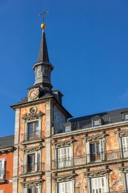 Madrid, İspanya - 23 Ocak 2018: Binaların Plaza Mayor Madrid, İspanya, cephe