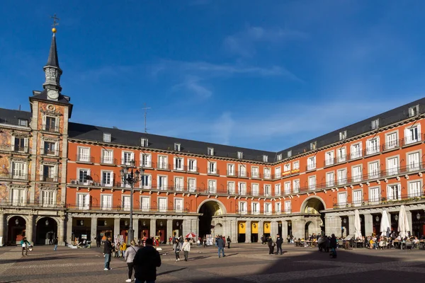 Madrid, İspanya - 23 Ocak 2018: Binaların Plaza Mayor Madrid, İspanya, cephe