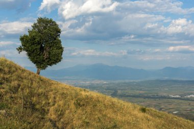 Ograzhden dağın, Blagoevgrad bölge, Bulgaristan günbatımı manzara