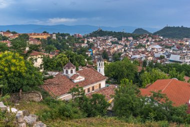 Plovdiv, Bulgaristan - 24 Mayıs 2018: Nebet Tepe tepe, Bulgaristan Plovdiv şehir gece panoramik cityscape