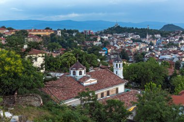 Plovdiv, Bulgaristan - 24 Mayıs 2018: Nebet Tepe tepe, Bulgaristan Plovdiv şehir gece panoramik cityscape