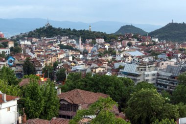 Plovdiv, Bulgaristan - 24 Mayıs 2018: Nebet Tepe tepe, Bulgaristan Plovdiv şehir gece panoramik cityscape