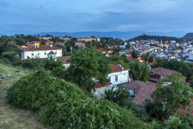 Plovdiv, Bulgaristan - 24 Mayıs 2018: Nebet Tepe tepe, Bulgaristan Plovdiv şehir gece panoramik cityscape