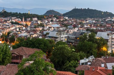 Plovdiv, Bulgaristan - 24 Mayıs 2018: Nebet Tepe tepe, Bulgaristan Plovdiv şehir gece panoramik cityscape