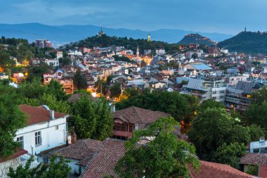 Plovdiv, Bulgaristan - 24 Mayıs 2018: Nebet Tepe tepe, Bulgaristan Plovdiv şehir gece panoramik cityscape