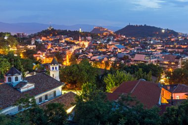 Plovdiv, Bulgaristan - 24 Mayıs 2018: Nebet Tepe tepe, Bulgaristan Plovdiv şehir gece panoramik cityscape