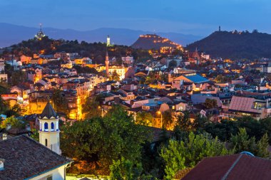 Plovdiv, Bulgaristan - 24 Mayıs 2018: Nebet Tepe tepe, Bulgaristan Plovdiv şehir gece panoramik cityscape