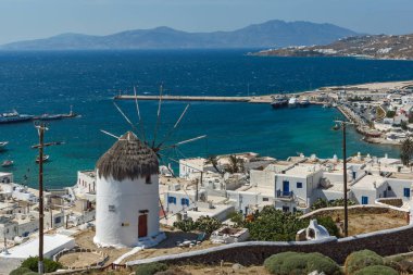 Beyaz görünümünü şaşırtıcı Mikonos Adası üzerinde Kiklad Adaları, Yunanistan yel değirmenleri