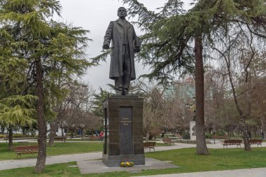 Skopje, Makedonya - 24 Şubat 2018: Anıt ve Park Üsküp şehir merkezinde, Makedonya Cumhuriyeti