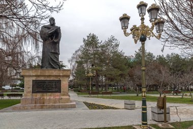 Skopje, Makedonya - 24 Şubat 2018: Anıt ve Park Üsküp şehir merkezinde, Makedonya Cumhuriyeti