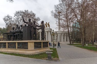 Skopje, Makedonya - 24 Şubat 2018: Anıt ve Park Üsküp şehir merkezinde, Makedonya Cumhuriyeti