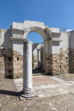 Harabeleri yuvarlak (altın) Kilisesi, St John ilk Bulgar İmparatorluğu büyük Preslav (Veliki Preslav), Bulgaristan başkenti yakınındaki